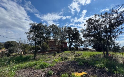 SUPER TERRENO  PARA CONSTRUIR LA CASA DE TUS SUEÑOS CON  LICENCIA Y PROYECTO