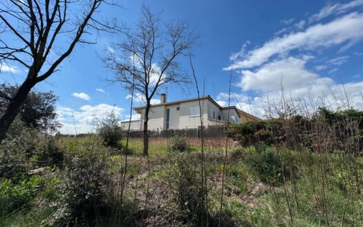 SUPER TERRENO  PARA CONSTRUIR LA CASA DE TUS SUEÑOS CON  LICENCIA Y PROYECTO
