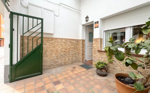 CASA DE PUEBLO, EN PLENO CENTRO