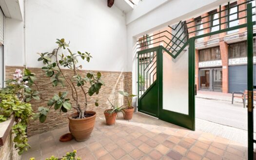 CASA DE PUEBLO, EN PLENO CENTRO