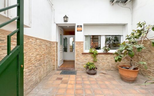 CASA DE PUEBLO, EN PLENO CENTRO