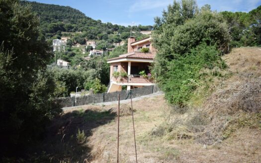 ¿Te has planteado la opción de comprar un terreno y hacer tu propia casa?
