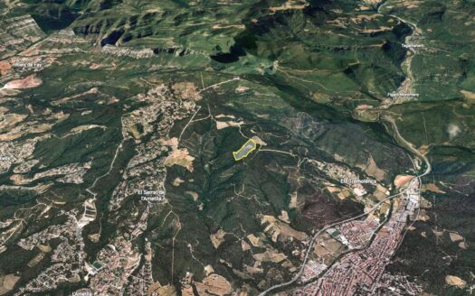 En La Garriga, dentro del Polígono Once, se encuentra esta parcela rústica de 4 hectáreas
