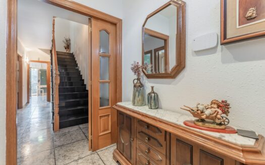 OPORTUNIDAD! CHALET ADOSADO GRANDE, CON TERRAZA, PATIO Y AMPLIO GARAJE