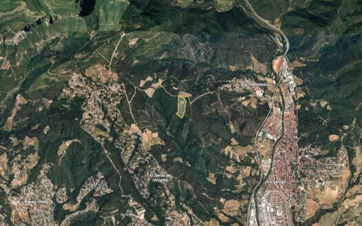En La Garriga, dentro del Polígono Once, se encuentra esta parcela rústica de 4 hectáreas