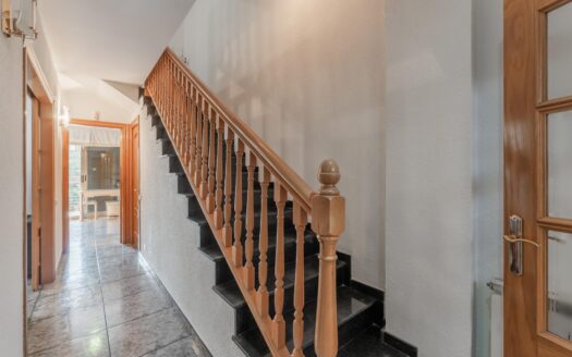 OPORTUNIDAD! CHALET ADOSADO GRANDE, CON TERRAZA, PATIO Y AMPLIO GARAJE