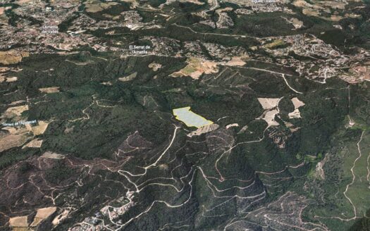 En La Garriga, dentro del Polígono Once, se encuentra esta parcela rústica de 4 hectáreas