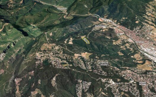 En La Garriga, dentro del Polígono Once, se encuentra esta parcela rústica de 4 hectáreas
