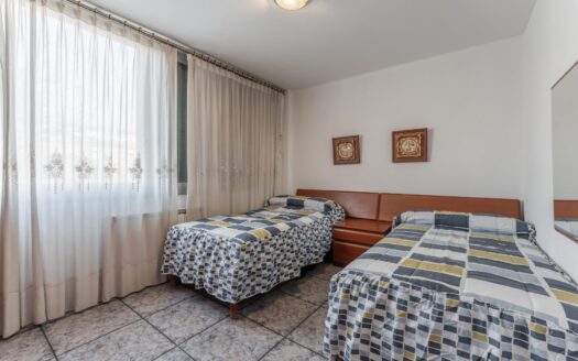 OPORTUNIDAD! CHALET ADOSADO GRANDE, CON TERRAZA, PATIO Y AMPLIO GARAJE