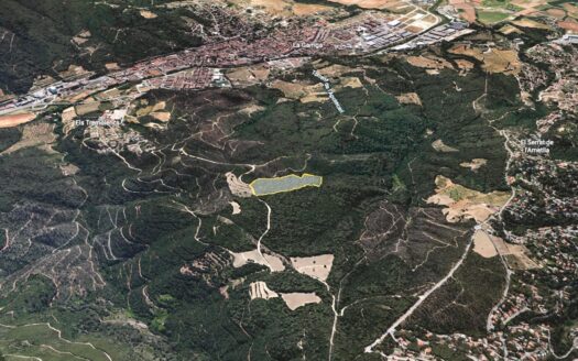 En La Garriga, dentro del Polígono Once, se encuentra esta parcela rústica de 4 hectáreas