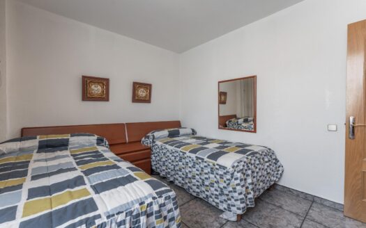 OPORTUNIDAD! CHALET ADOSADO GRANDE, CON TERRAZA, PATIO Y AMPLIO GARAJE