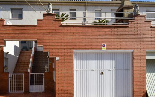 CASA PAREADA CENTRO MOTMELÓ