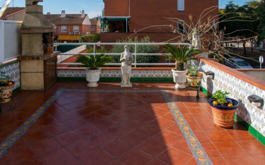 CASA PAREADA CENTRO MOTMELÓ