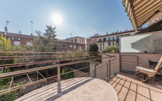 OPORTUNIDAD! CHALET ADOSADO GRANDE, CON TERRAZA, PATIO Y AMPLIO GARAJE